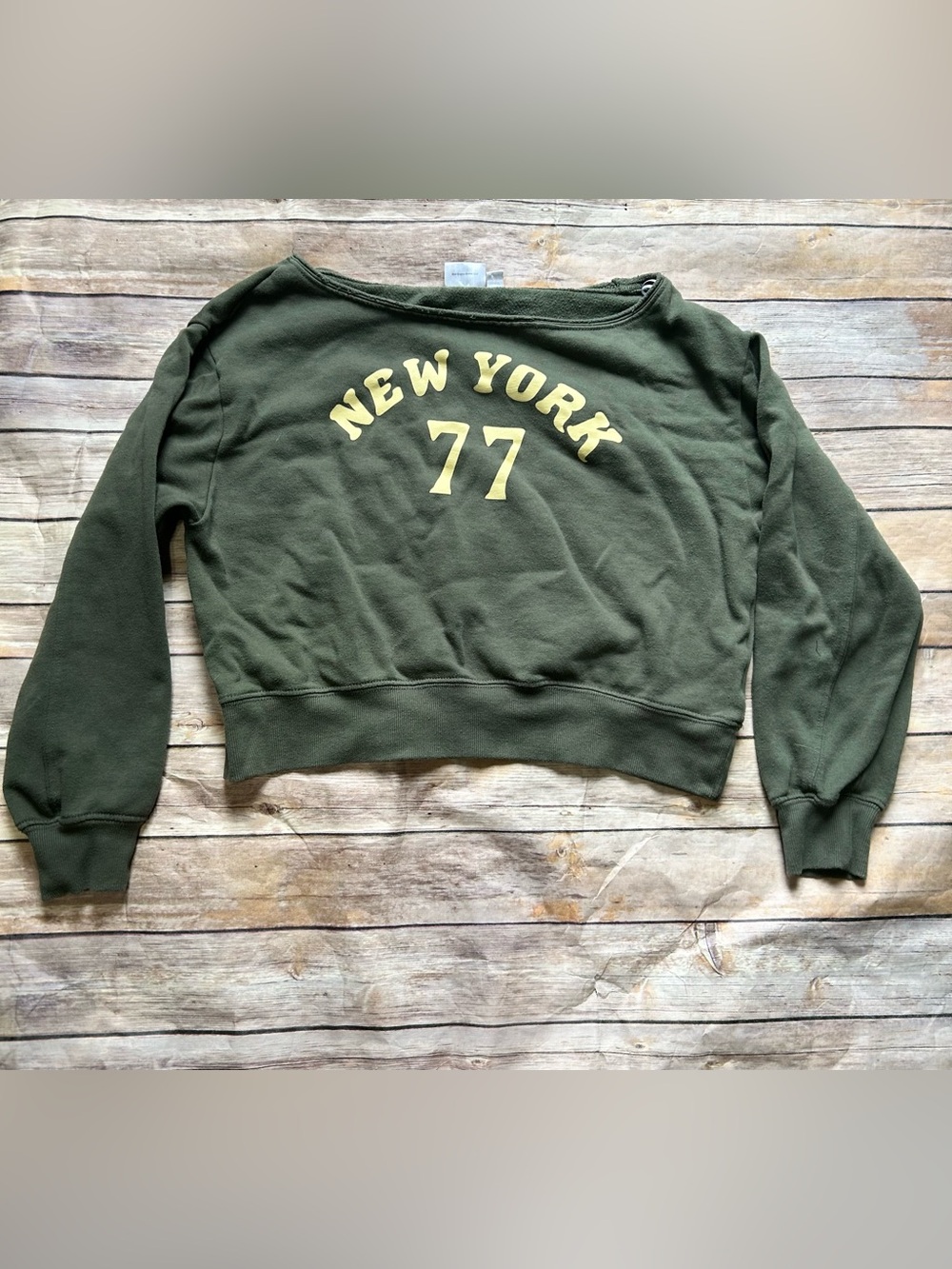 Women’s Olive 'New York 77' Crew Cropped off shoulder Sweatshirt